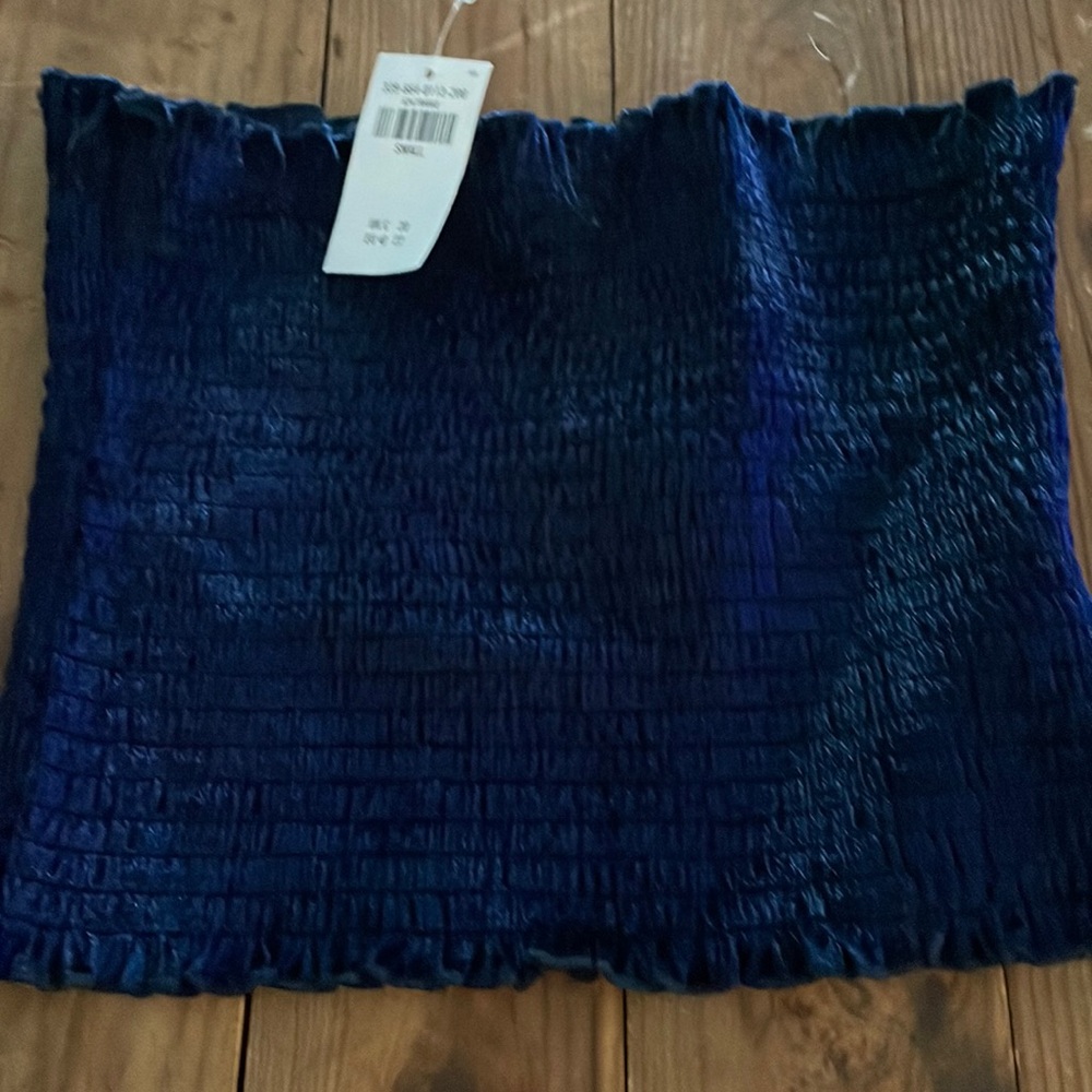 Blue strapless tube top